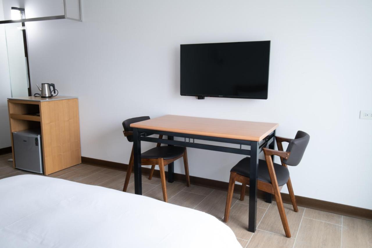 Liann Hotel Taichung Esterno foto